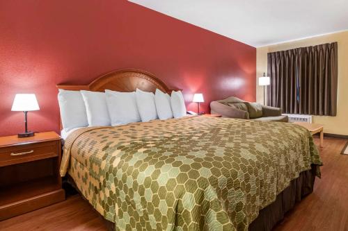 Gallery image of Econo Lodge Inn & Suites Maingate Central in Kissimmee