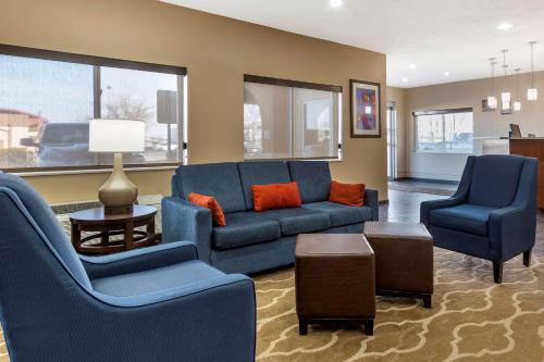 Гостиная зона в Comfort Inn & Suites Alameda at Albuquerque Balloon Fiesta Park