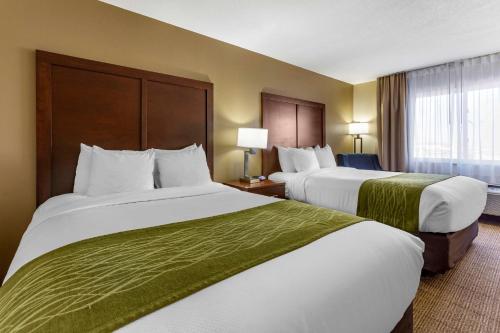 Кровать или кровати в номере Comfort Inn & Suites Alameda at Albuquerque Balloon Fiesta Park