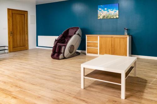 a living room with a table and a chair at English House in Bistriţa