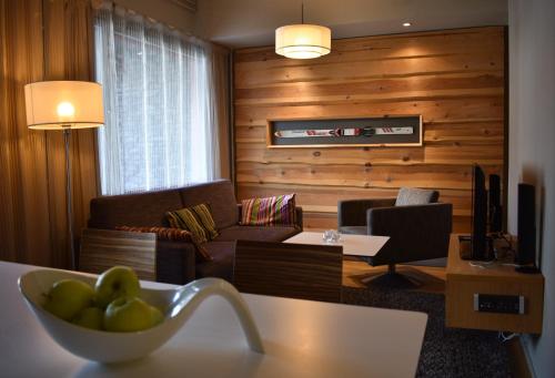 Ruang duduk di Levi Suites Unna Mànnu