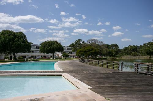 Бассейн в Casa de Férias - Troia Terrace Lake & Pool - Soltroia Comporta Aluguer или поблизости