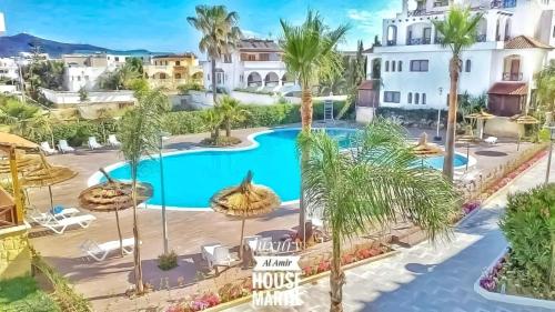 - Vistas a la piscina del complejo en ☆ Luxury Al-Amir House Martil ☆, en Martil