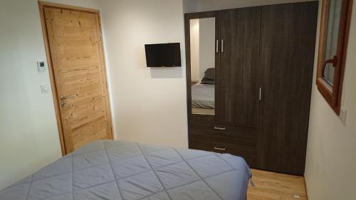 Ένα ή περισσότερα κρεβάτια σε δωμάτιο στο Chalet des Plans