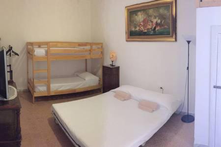 Кровать или кровати в номере Nice apartament 100m to Sea 2*floor