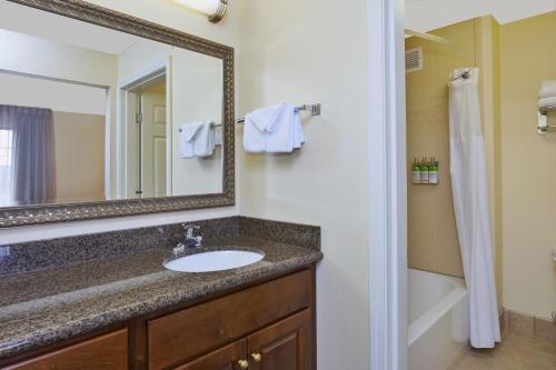 Gallery image of Staybridge Suites Lansing-Okemos by IHG in Okemos