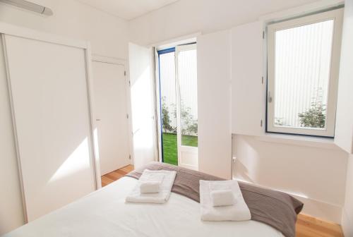 a bedroom with a bed with two pillows on it at Janelas de São Bento 3 by Porto City Hosts in Porto