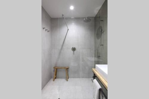 a bathroom with a shower and a sink at Nowoczesny apartament w Puszczy Białowieskiej in Hajnówka