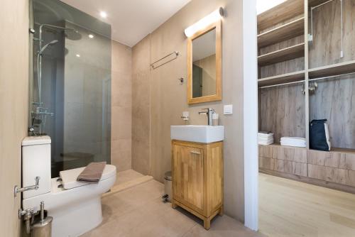 Ванна кімната в Luxury Villa Mystique with Amazing Seaview