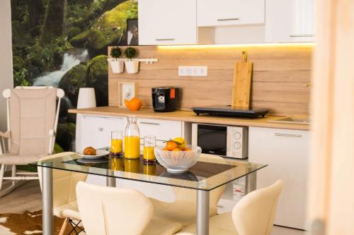 Una cocina o cocineta en Manland Vendégház Lillafüred