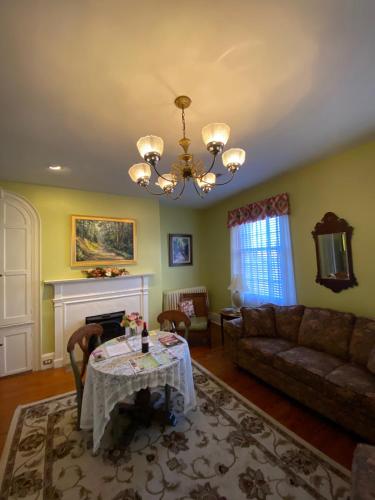 a living room with a table and a couch at The Inn at Lincoln Square in Gettysburg