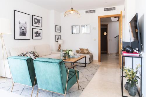 Televízia a/alebo spoločenská miestnosť v ubytovaní Pacificio Beachfront
