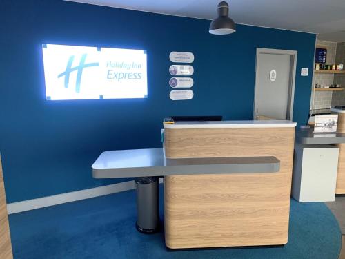 Кухня или мини-кухня в Holiday Inn Express - Manchester - TRAFFORDCITY by IHG
