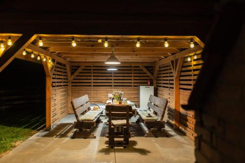 Kawasan patio atau luaran di Wiklinowa Zatoka Kaszuby