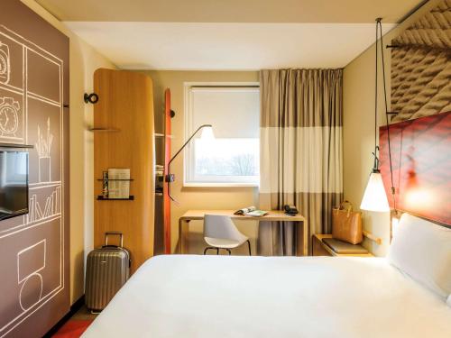 Postel nebo postele na pokoji v ubytování Ibis Hamburg City
