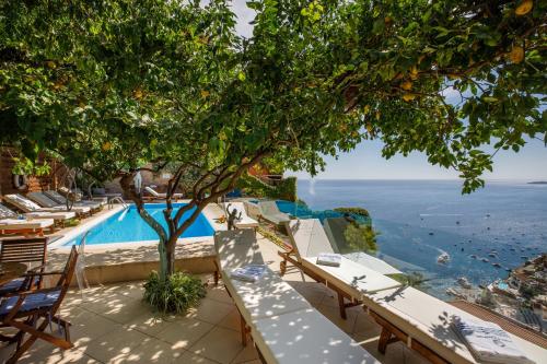 a view of the pool and ocean from a restaurant at Villa Fiorentino in Positano
