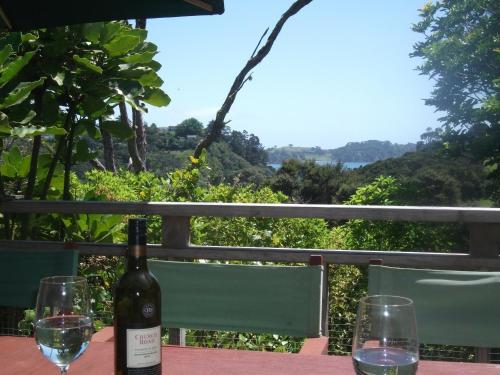 Bush Beach Delight - Onetangi Holiday Home