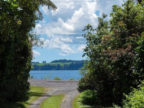 Gallery image of Lakeside Hideaway - Lake Rotoiti Holiday Home in Rotoiti