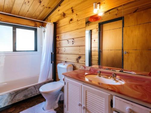 ห้องน้ำของ Peaceful Picnic Bay - Surfdale Holiday Home