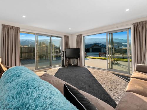 Ruang duduk di Pisa Oasis - Cromwell Holiday Home