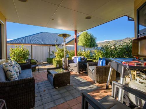 Χώρος καθιστικού στο Kawarau Bay View - Cromwell Holiday Home