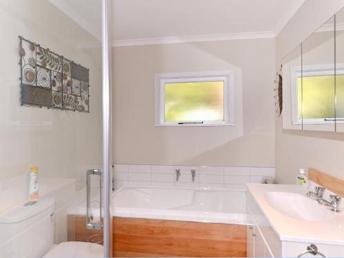 A bathroom at Mahakipawa Hideaway - Marlborough Sounds Home