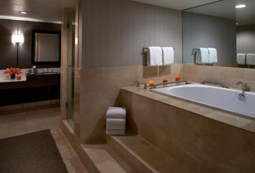 Kimpton Hotel Vintage Seattle, an IHG Hotel Image