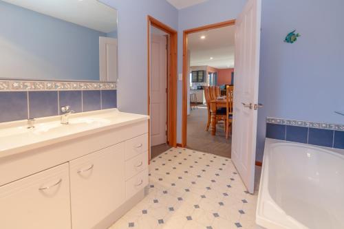 A bathroom at Hanmer's Rose - Hanmer Springs Holiday Home