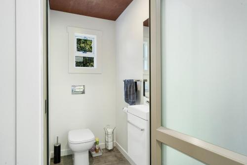 Ένα μπάνιο στο The Bunkhouse - The Lodge Te Horo