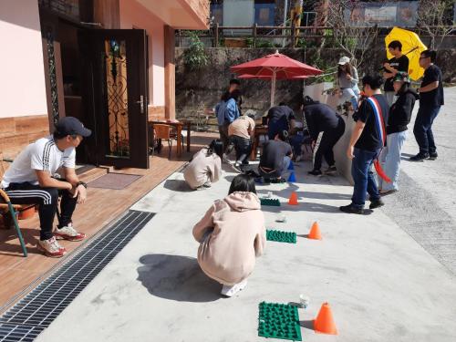 a group of people playing with legos on a sidewalk at 無盡夏民宿 in Nanzhuang