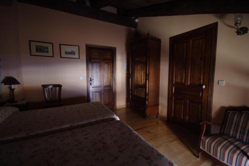 a bedroom with a bed and a couch in a room at Hotel La Val in Jarque de la Val