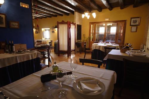 a restaurant with two tables with white table cloth at Hotel La Val in Jarque de la Val