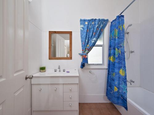 Fingal Beach Shack tesisinde bir banyo