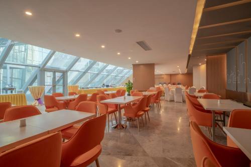 Foto da galeria de Holiday Inn Express Qingdao Innovation Park, an IHG Hotel em Qingdao