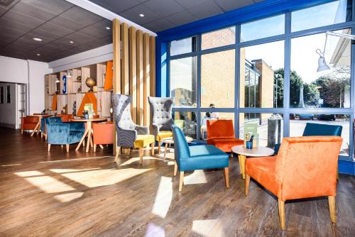 Area soggiorno di Holiday Inn Portsmouth by IHG