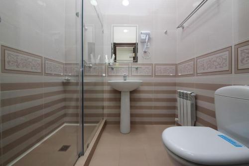 Ένα μπάνιο στο HOTEL GLOBUS