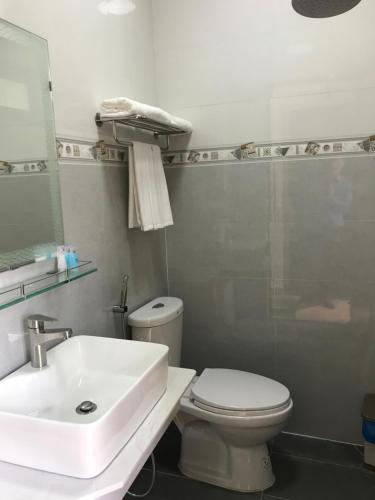 Phòng tắm tại Ngoc Tran Hotel