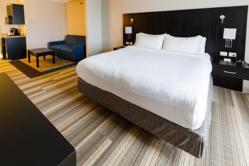 a large white bed in a hotel room at Holiday Inn Express & Suites Shelbyville by IHG in Shelbyville