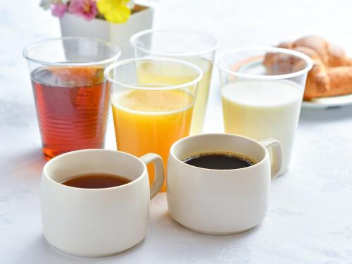 a table with two cups of coffee and some drinks at APA Hotel Sapporo Hosui Susukino Ekimae in Sapporo