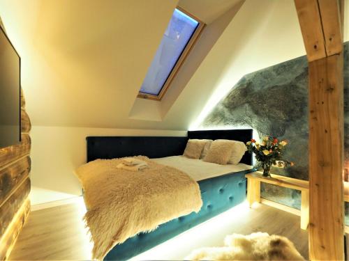 a bedroom with a bed and a window at VIP Apartamenty Stara Polana in Zakopane