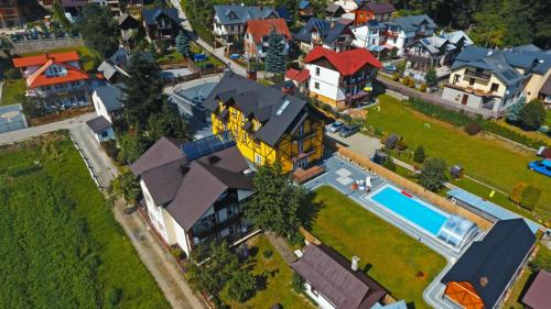 an aerial view of a house with a pool at Willa Szczepaniakówka in Szczawnica