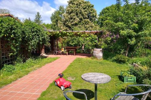 Κήπος έξω από το Ferienwohnung in Peetzig am See