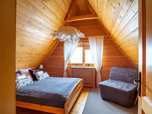 Osada Białka Tatrzańska - apartamenty & domki z ogrodem dla rodzin Odkryj-Bialkeにあるベッド