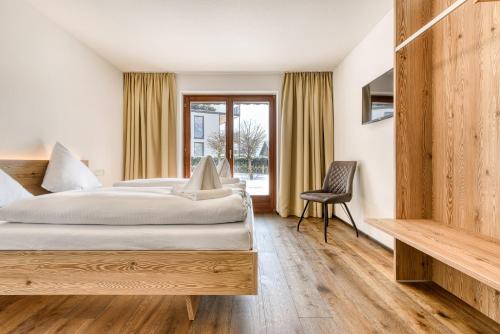 Postel nebo postele na pokoji v ubytování Alpenblick Apartments Montafon by A-Appartments