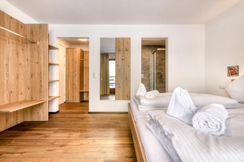 Postel nebo postele na pokoji v ubytování Alpenblick Apartments Montafon by A-Appartments