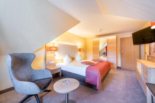Postel nebo postele na pokoji v ubytování Centralhotel Binz