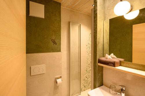 Koupelna v ubytování Bavaria Biohotel