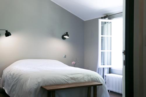 a bedroom with a white bed and a window at Le Vivier in Trigny