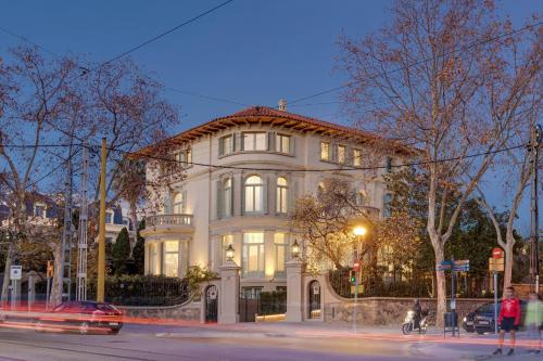 a white building on a city street at night at Hotel Boutique Mirlo Barcelona in Barcelona