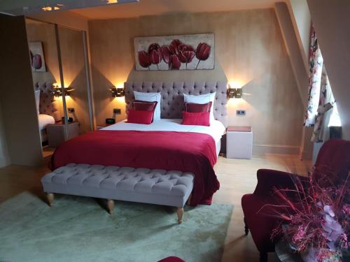 Giường trong phòng chung tại Notarishuis Beveren B&B